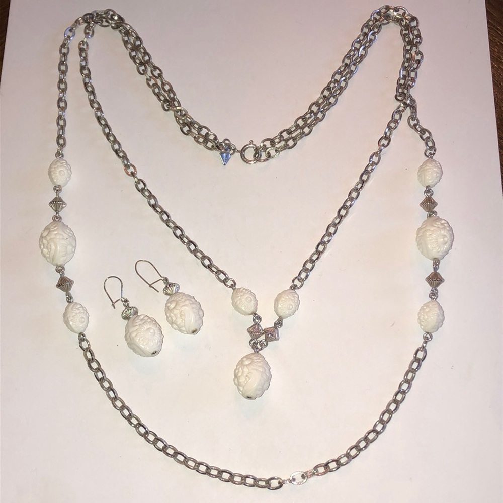 Sarah Coventry Vintage Silver Tone & White Floral Carved Beads & Earrings Set